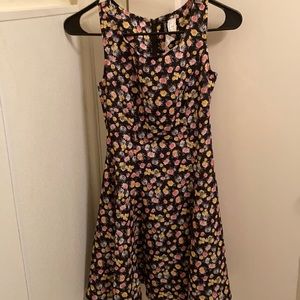 🌸 H&M NWOT black floral skater dress 🌸